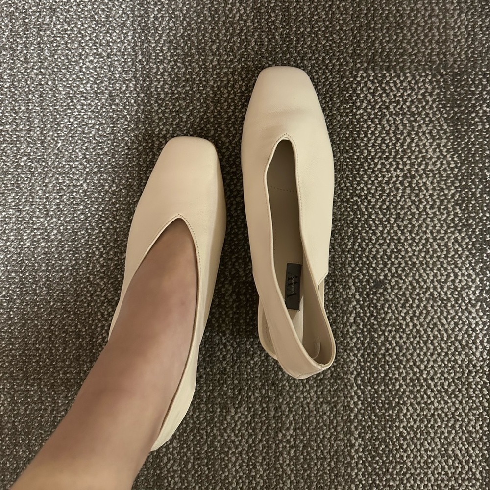 💛Vera Wang Leather mule/low heels💛